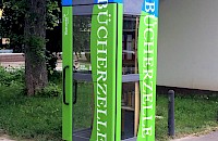 Umgestaltung einer ehemaligen Telefonzelle zu einer Bücherzelle in den Farben der Stadtwerke Bad Sachsa